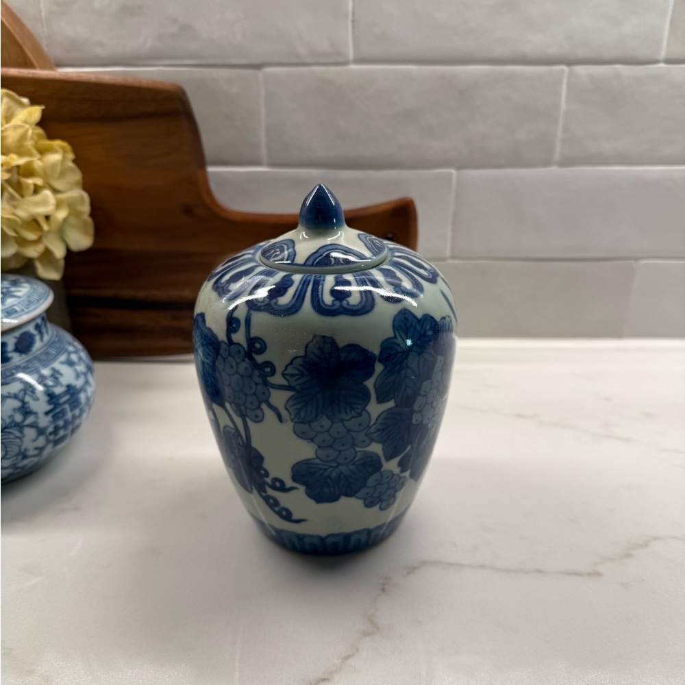 Blue and White Vintage Chinoiserie Jar/Vase